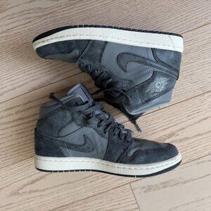 NIKE Air Jordan 1 Mid SE